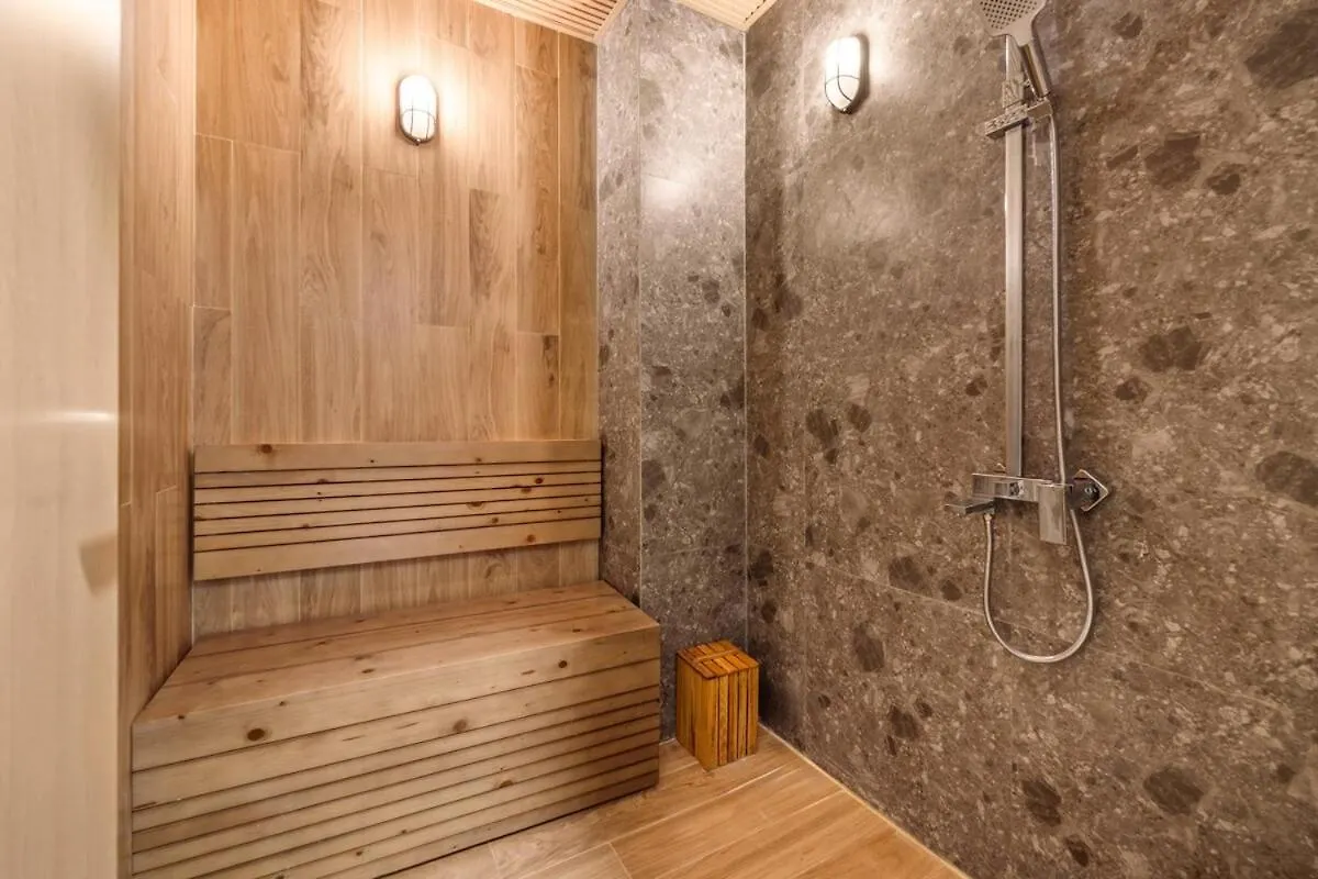 Goldland Villa - 4Br 5Bth Sauna & Jacuzzi, Billiard 5' My Khe Beach Da Nang