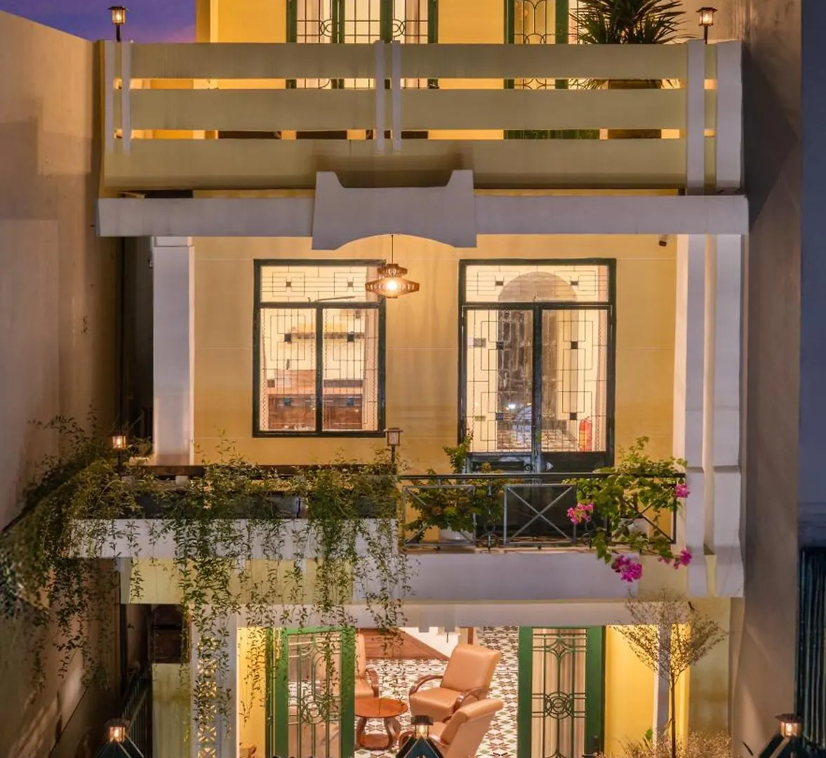 Goldland Villa - 4Br 5Bth Sauna & Jacuzzi, Billiard 5' My Khe Beach Da Nang 0*,  Vietnam